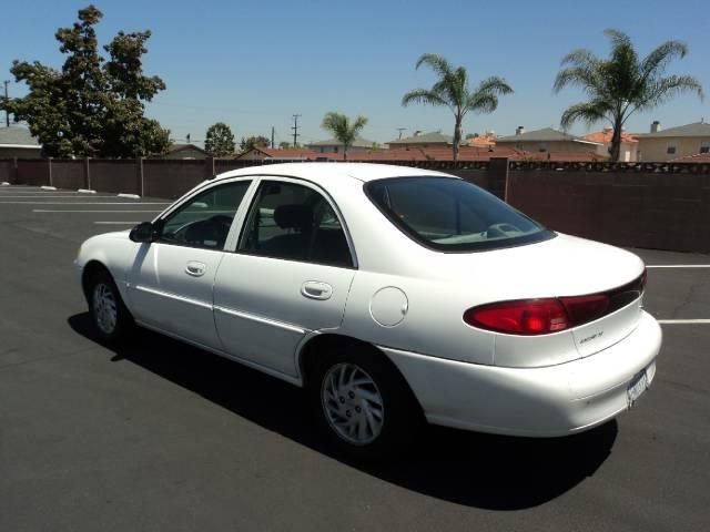 Ford Escort 1999 photo 4