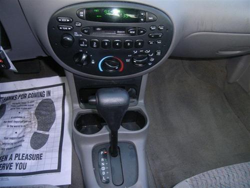 Ford Escort 1999 photo 2