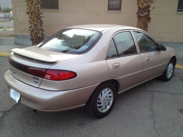 Ford Escort 1999 photo 2