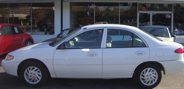 Ford Escort SE Sedan