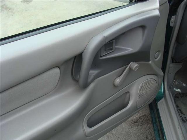 Ford Escort 1999 photo 2