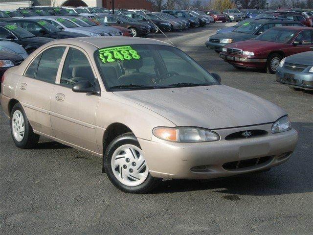 Ford Escort SE Sedan