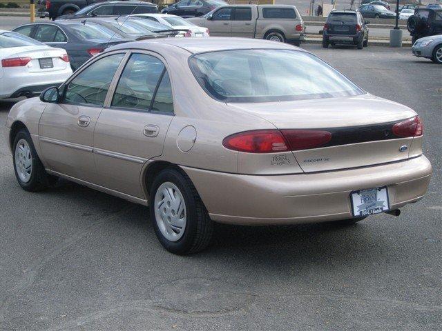 Ford Escort 1999 photo 4