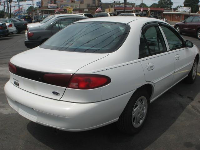 Ford Escort 1999 photo 2