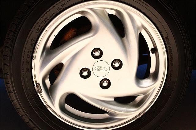 Ford Escort 2000 photo 37