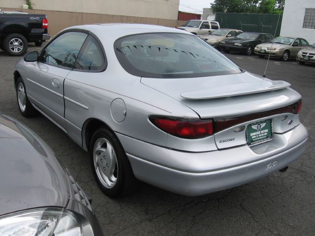 Ford Escort 2000 photo 1