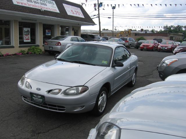 Ford Escort 2000 photo 4