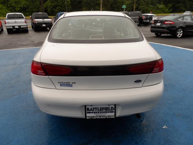 Ford Escort 2001 photo 13