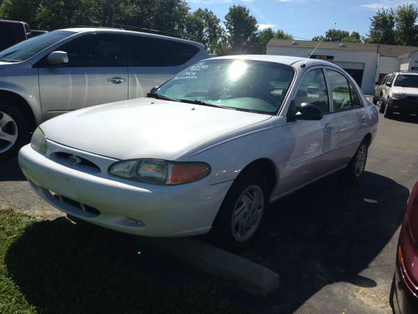 Ford Escort 2002 photo 2