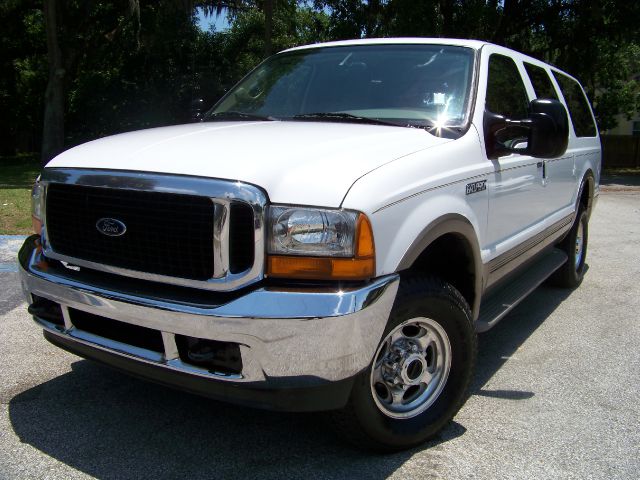 Ford Excursion 2000 photo 1