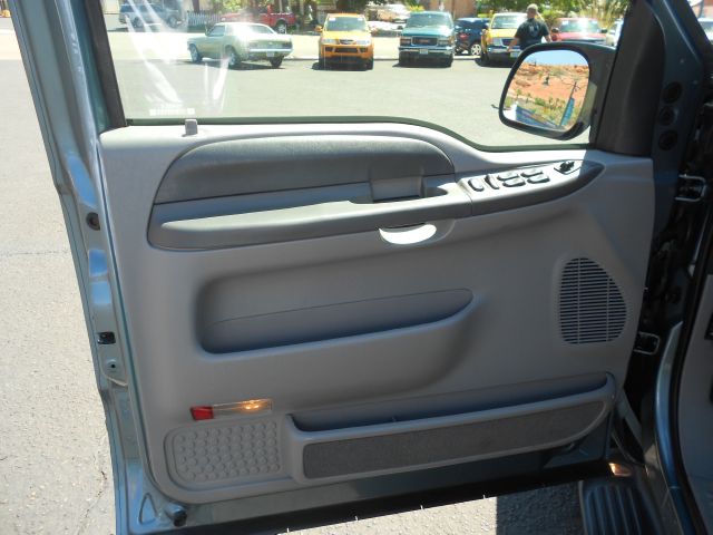 Ford Excursion 2001 photo 1