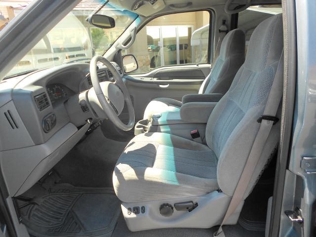 Ford Excursion 2001 photo 2
