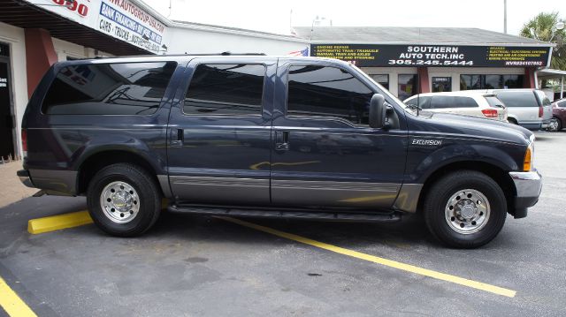 Ford Excursion 2001 photo 2