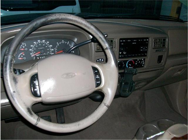 Ford Excursion 2001 photo 2