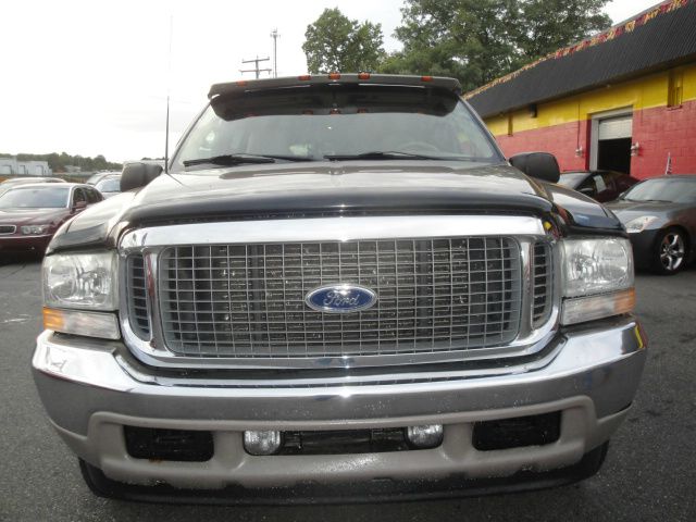Ford Excursion SE, 7 Pass, C.D. Player SUV