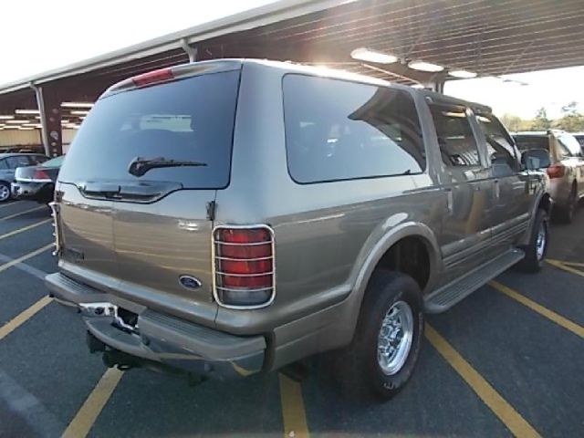 Ford Excursion 2002 photo 1