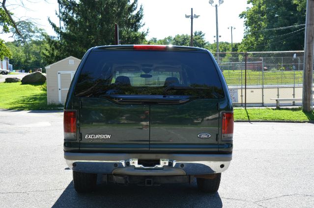 Ford Excursion 2002 photo 1