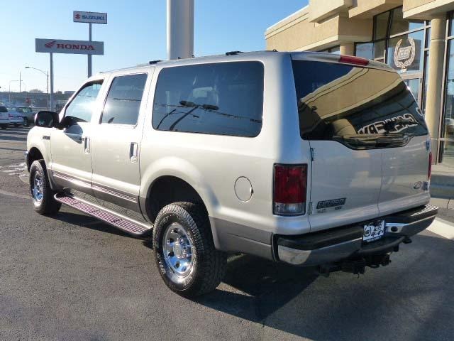 Ford Excursion 2002 photo 3