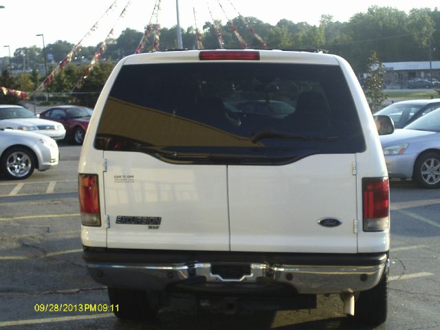 Ford Excursion 2003 photo 2