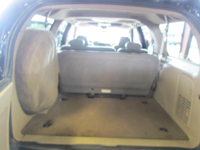 Ford Excursion SXT 2WD V/6 Auto 5-pass SUV