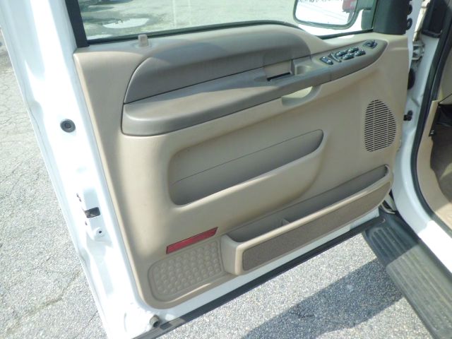 Ford Excursion 2003 photo 16