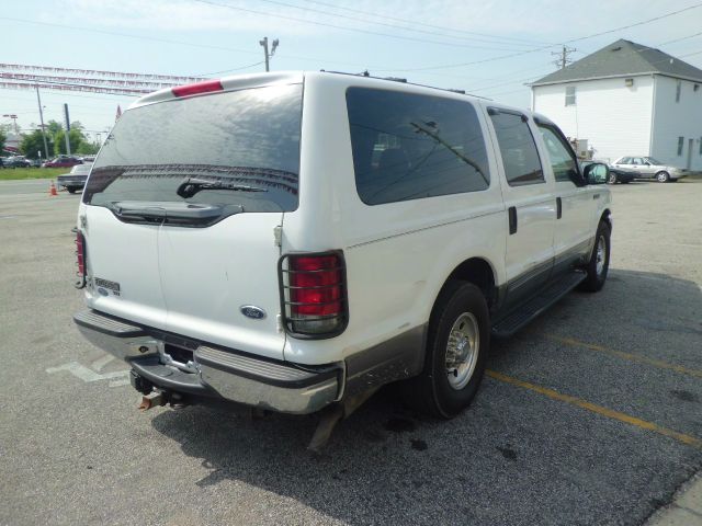 Ford Excursion 2003 photo 17