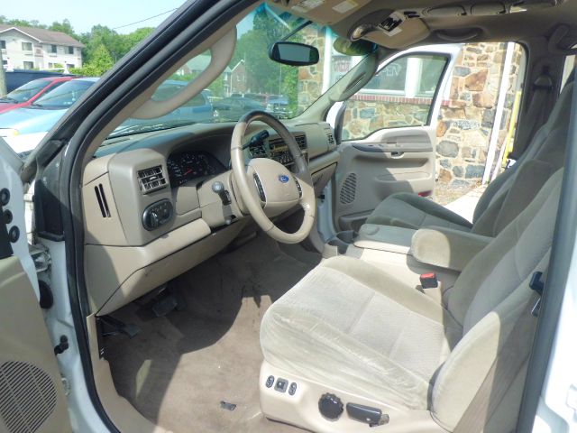 Ford Excursion 2003 photo 19