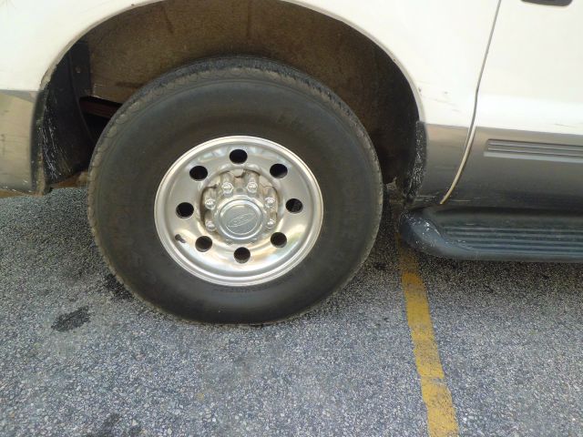 Ford Excursion 2003 photo 21