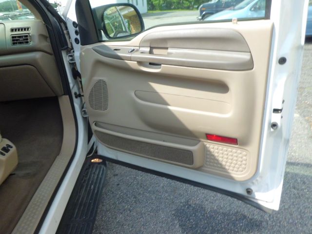 Ford Excursion 2003 photo 25