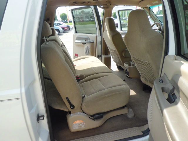 Ford Excursion 2003 photo 26
