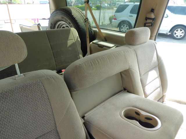 Ford Excursion 2003 photo 31