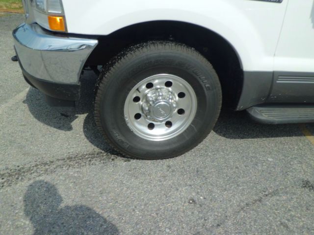 Ford Excursion 2003 photo 40