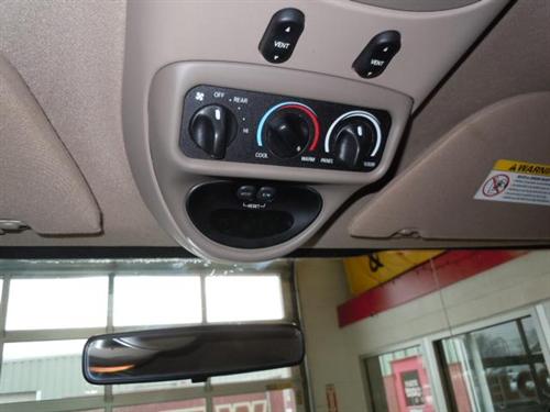 Ford Excursion 2004 photo 2
