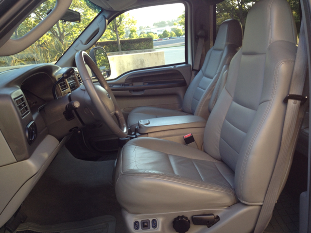 Ford Excursion 2004 photo 14