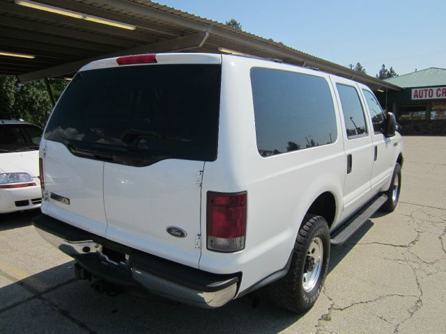 Ford Excursion 2004 photo 1