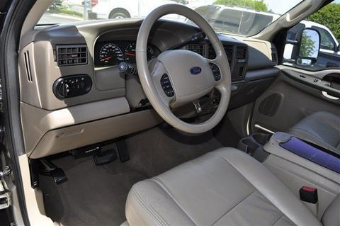 Ford Excursion 2004 photo 1