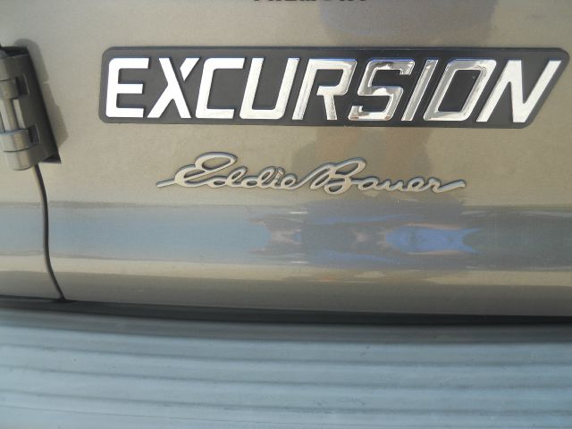 Ford Excursion 4WD SL SUV