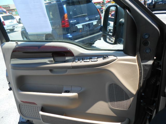 Ford Excursion 2004 photo 10