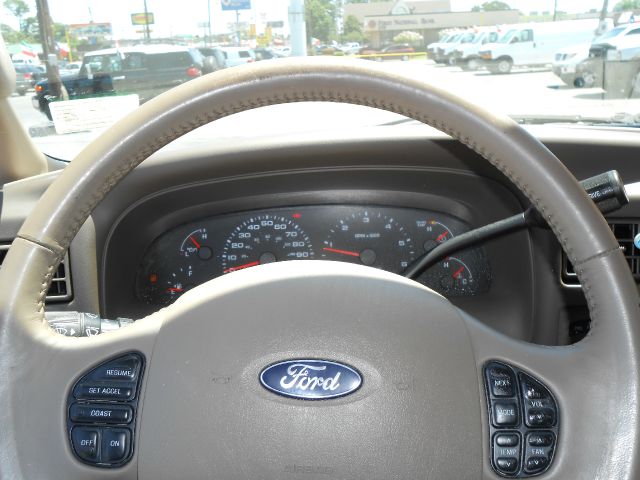 Ford Excursion 2004 photo 11