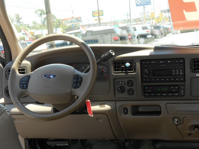 Ford Excursion 2004 photo 12