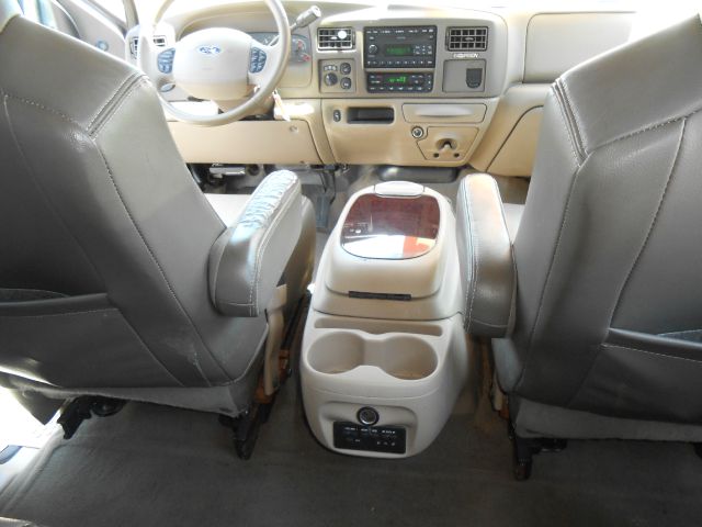 Ford Excursion 2004 photo 13