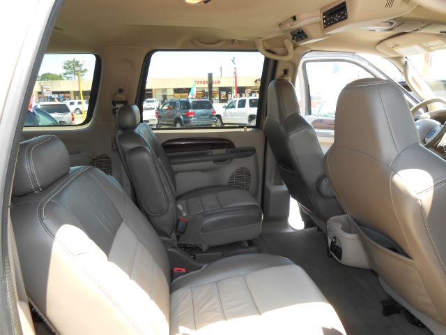 Ford Excursion 2004 photo 19