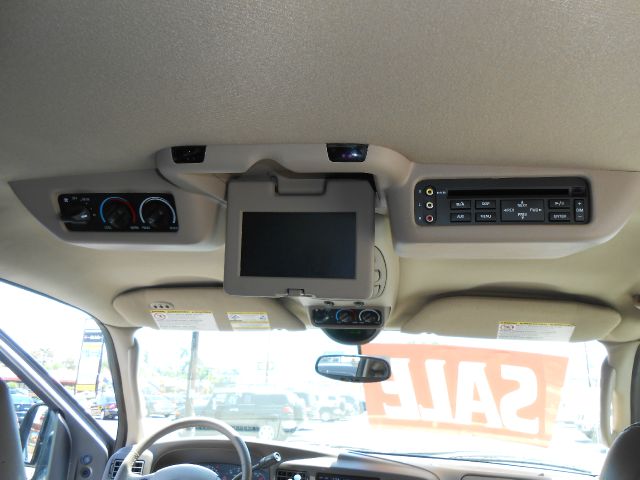 Ford Excursion 2004 photo 2