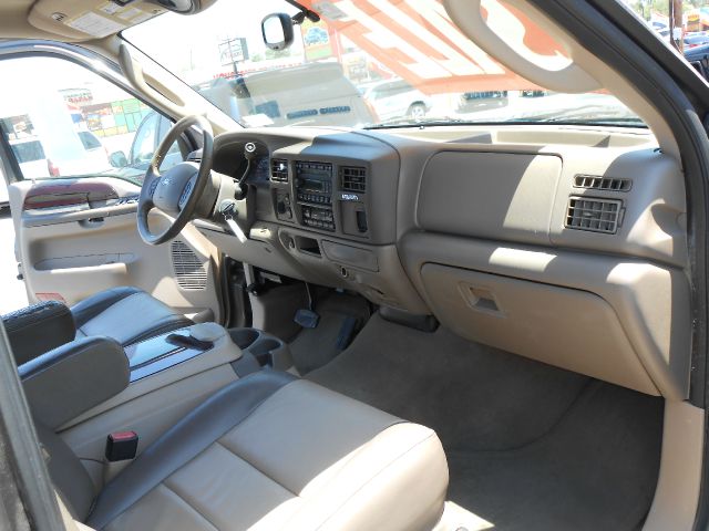 Ford Excursion 2004 photo 21