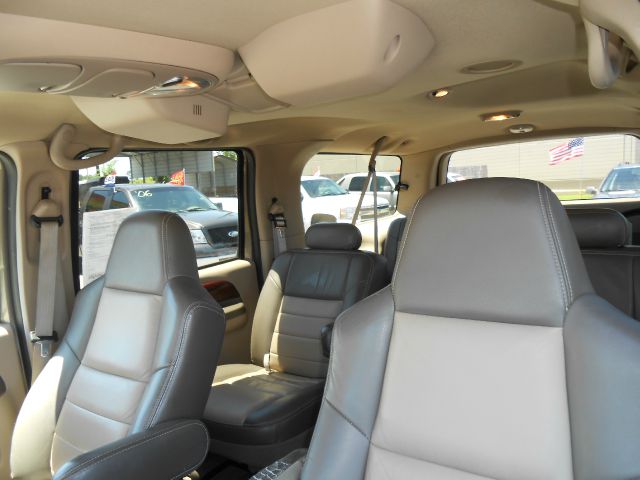 Ford Excursion 2004 photo 8