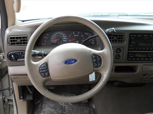 Ford Excursion 2004 photo 1
