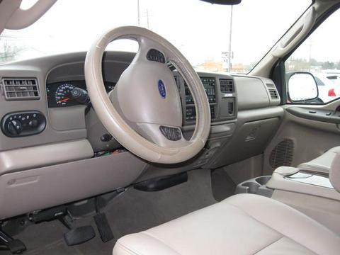 Ford Excursion 2004 photo 1