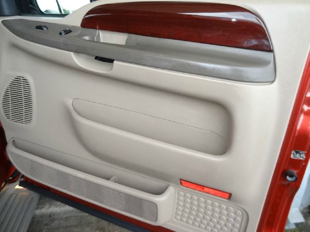 Ford Excursion 2004 photo 1