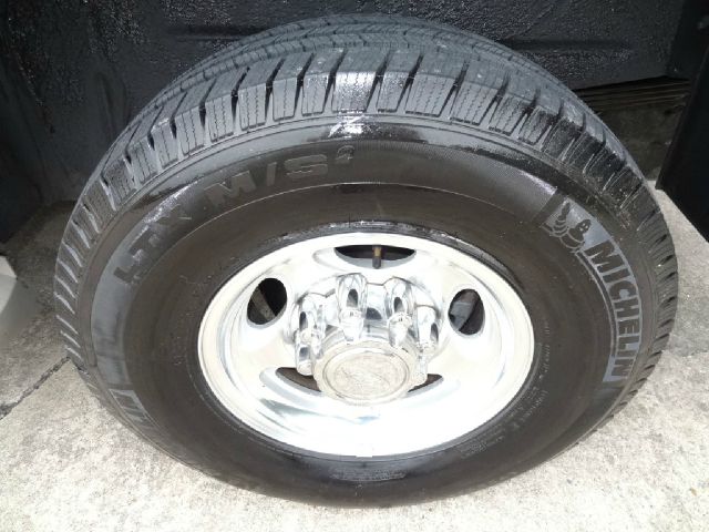 Ford Excursion 2004 photo 11