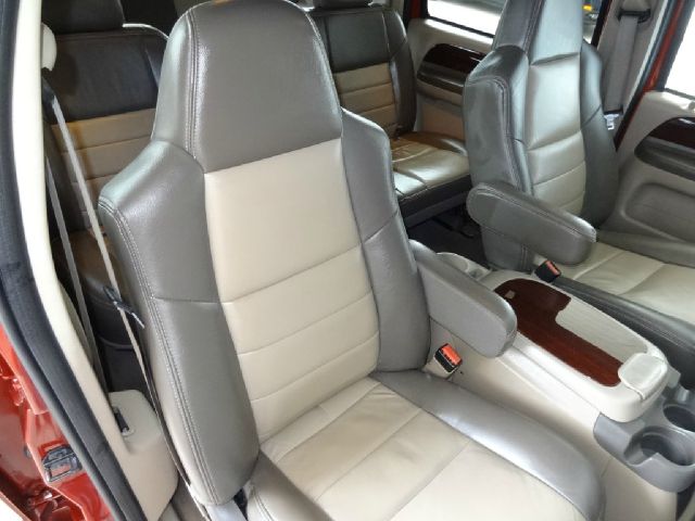 Ford Excursion 2004 photo 14